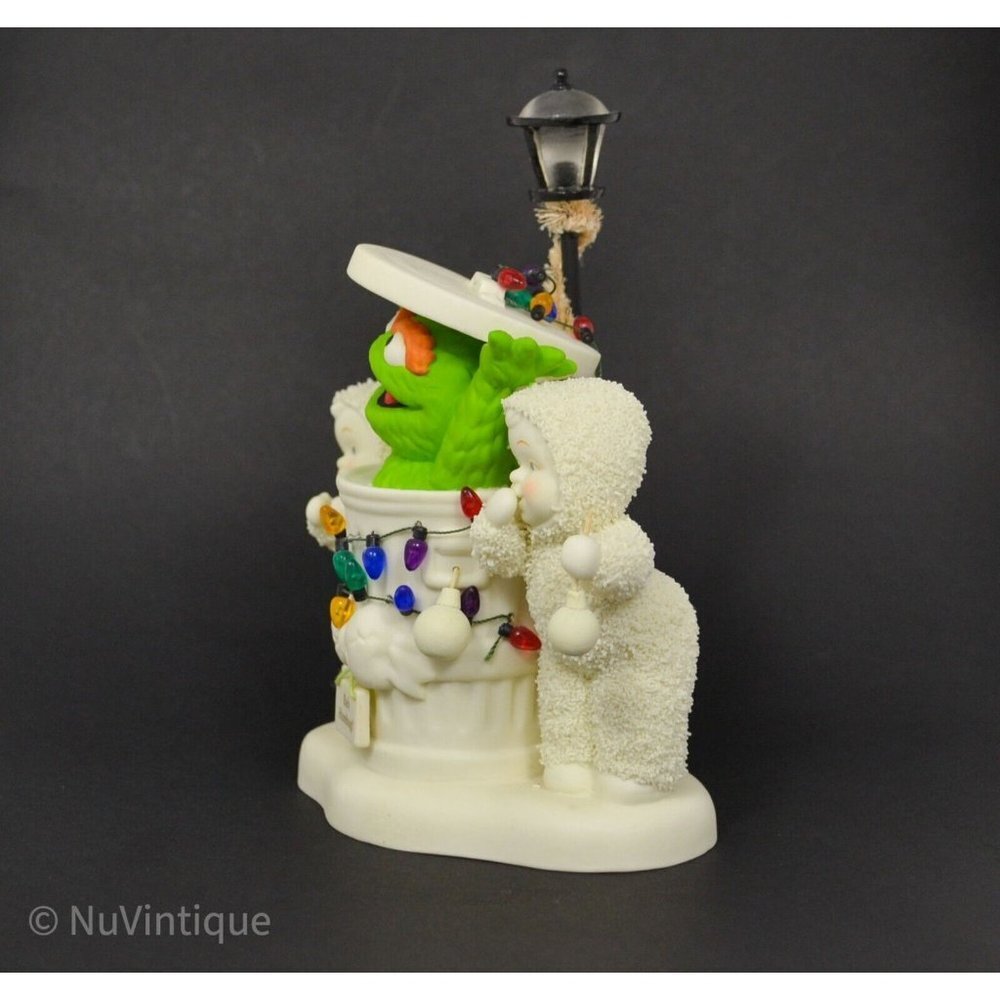 2006 Dept 56 Snowbabies Sesame Street Merry Christmas Oscar Figurine Ba Humbug - Picture 2 of 8